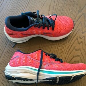 Mizuno Wave Rider 25